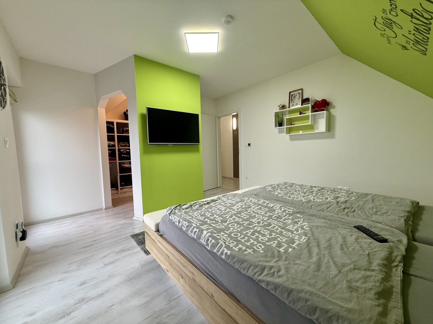 Schlafzimmer + Schrankraum OG