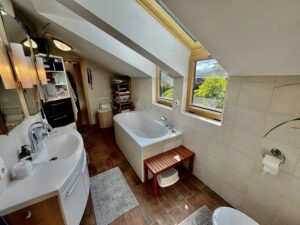 Hauptbadezimmer OG