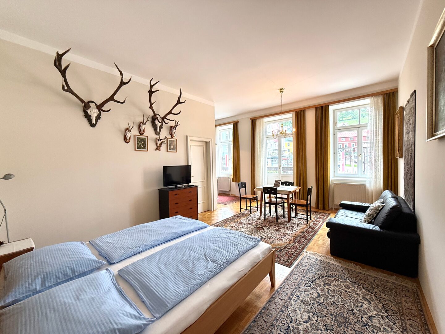 Wohn & Schlafzimmer