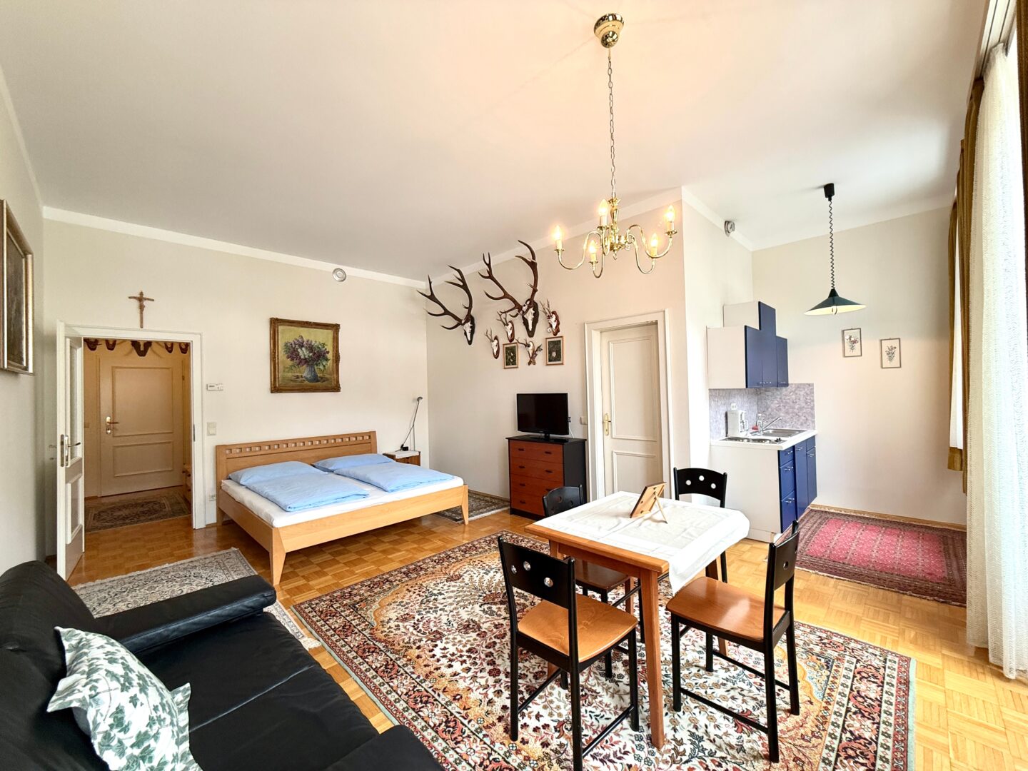 Wohn & Schlafzimmer