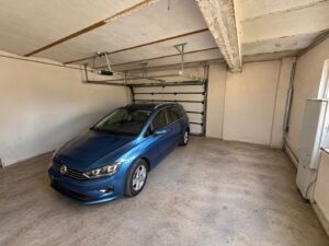 Garage / mittels KI digital geräumt