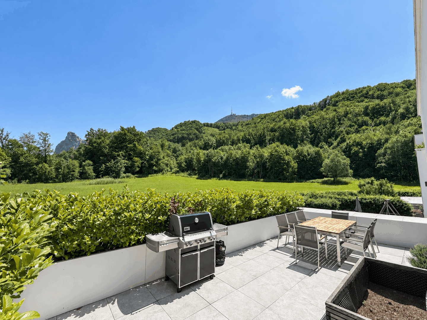 Terrasse mit Blick auf Nockstein und Gaisberg