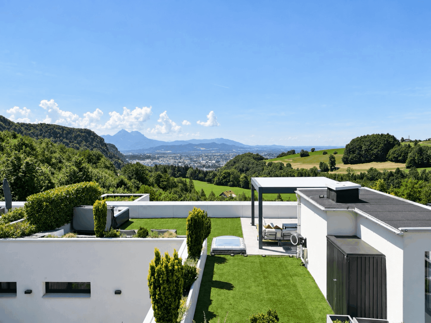 Dachterrasse mit Ausblick auf Salzburg