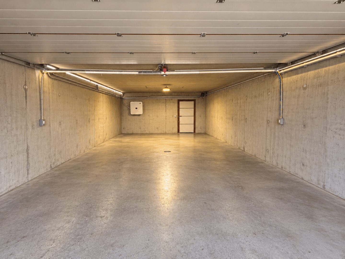 Garage / mit KI geräumt