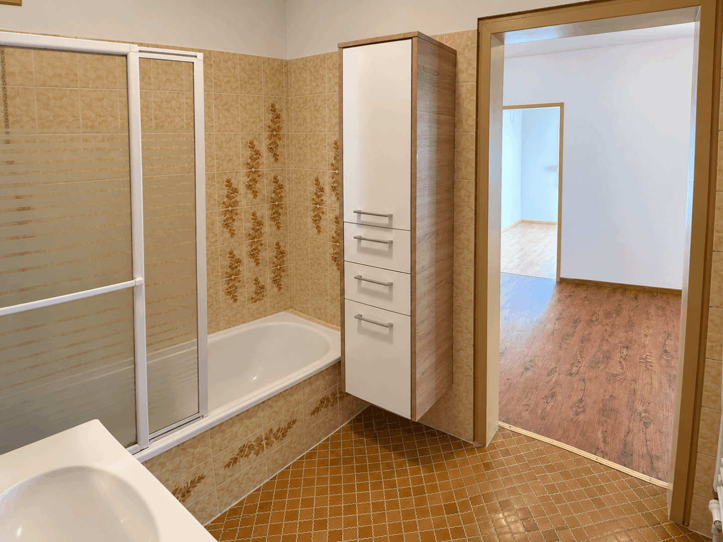 Badezimmer KI bearbeitet